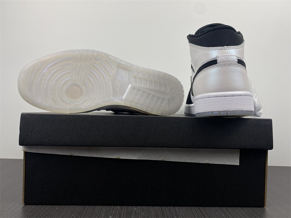 Air Jordan 1 Mid “Diamond Shorts” DH6933-100
