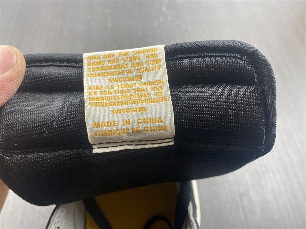 Air Jordan 1 High OG “Yellow Toe” 555088-711