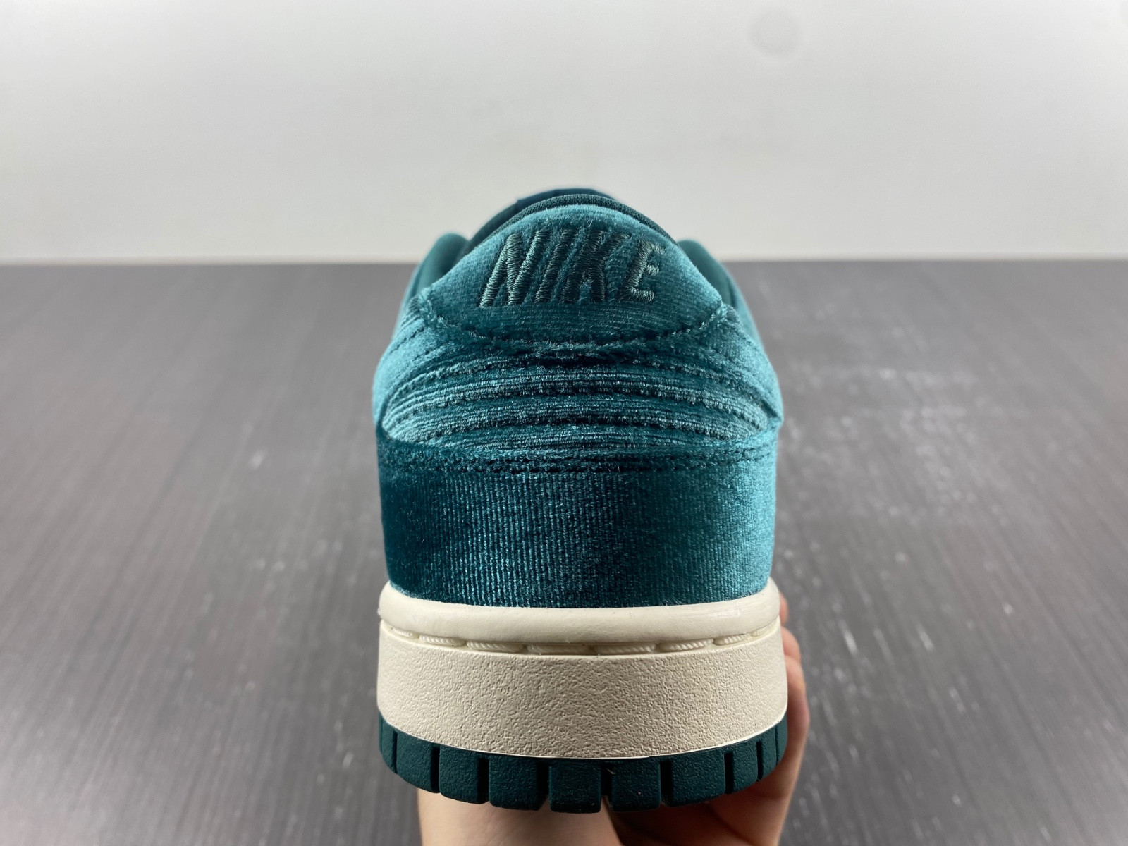 Nike Dunk Low Green Velvet (W) - DZ5224-300