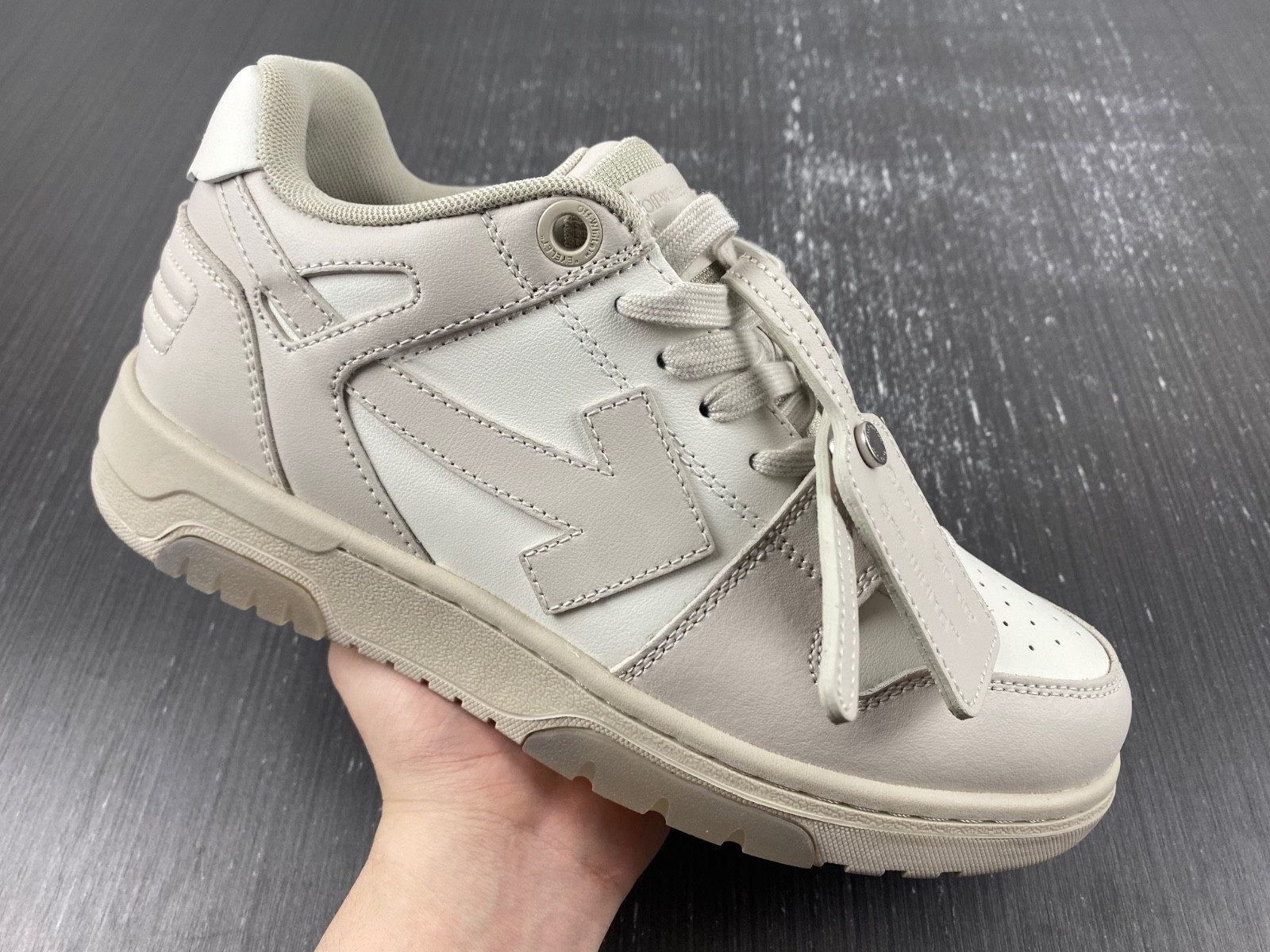 Off-White c/o Virgil Abloh