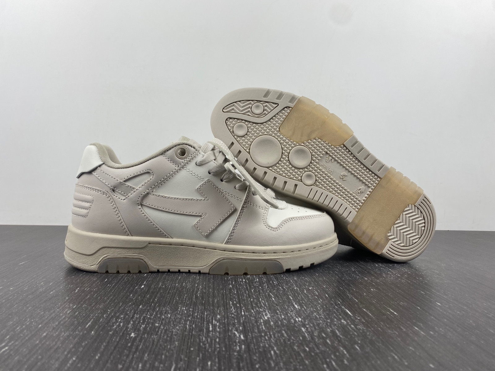 Off-White c/o Virgil Abloh
