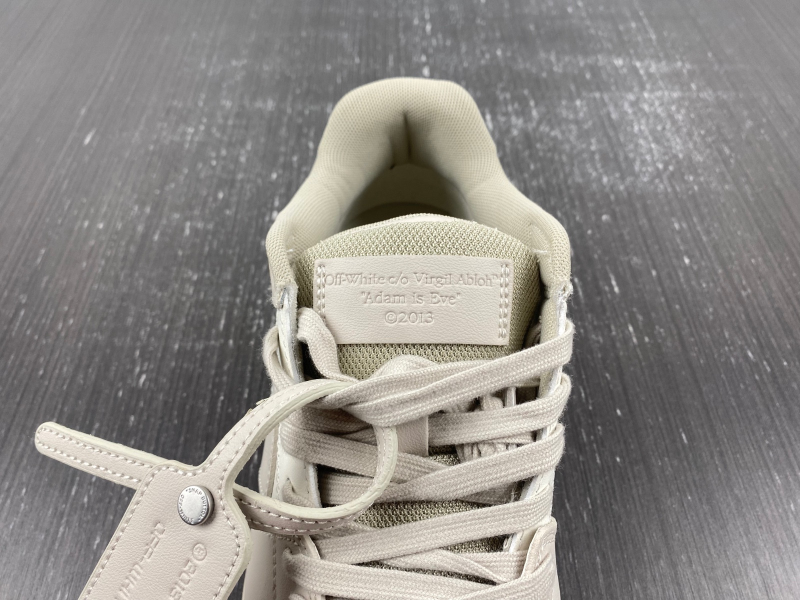 Off-White c/o Virgil Abloh