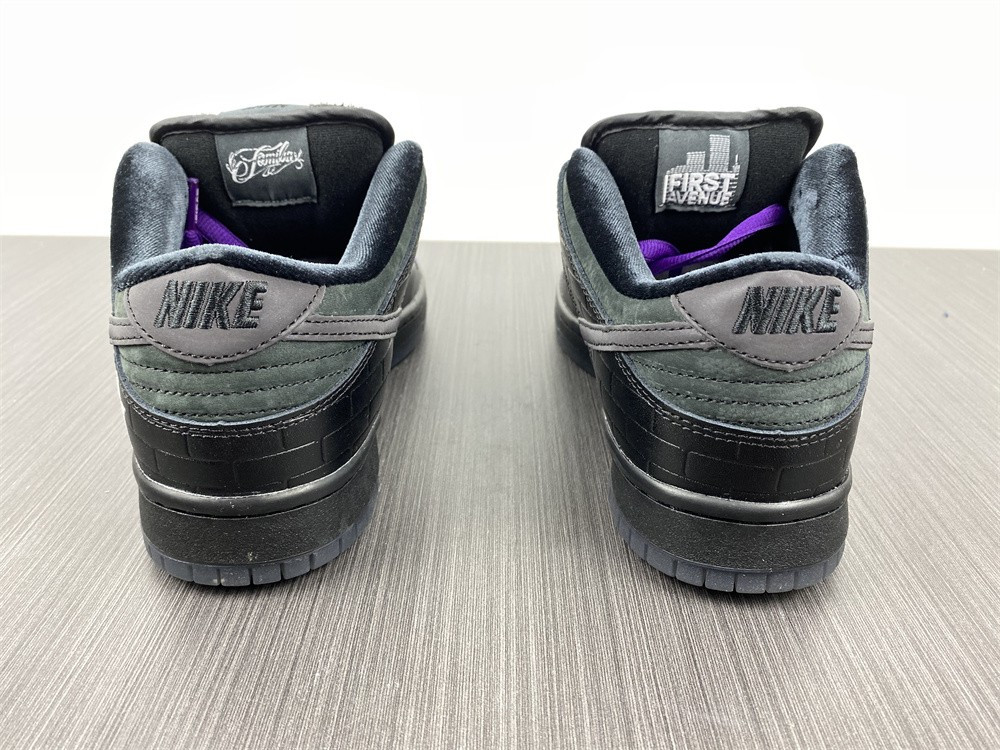 FAMILIA X NIKE SB DUNK LOW FIRST AVENUE DJ1159-001