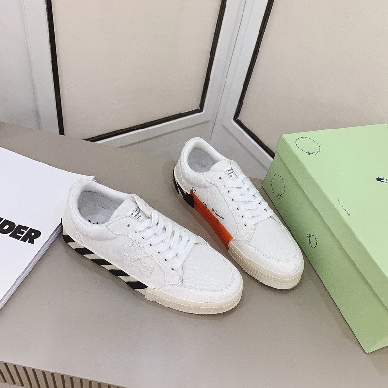 Off-White c/o Virgil Abloh