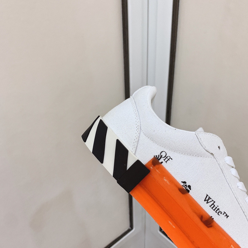 Off-White c/o Virgil Abloh