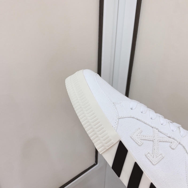 Off-White c/o Virgil Abloh