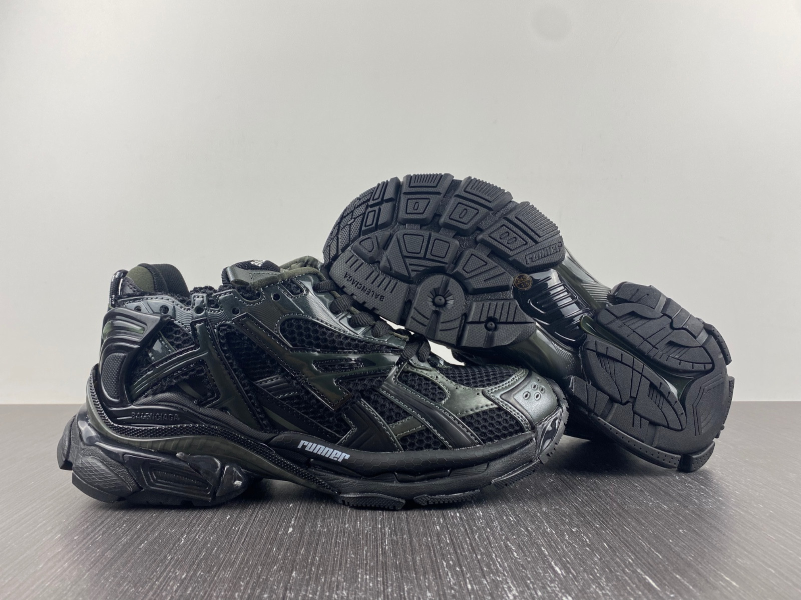 Ba*len*cia*ga runner 656063 w3rb6 1266 (dark green)