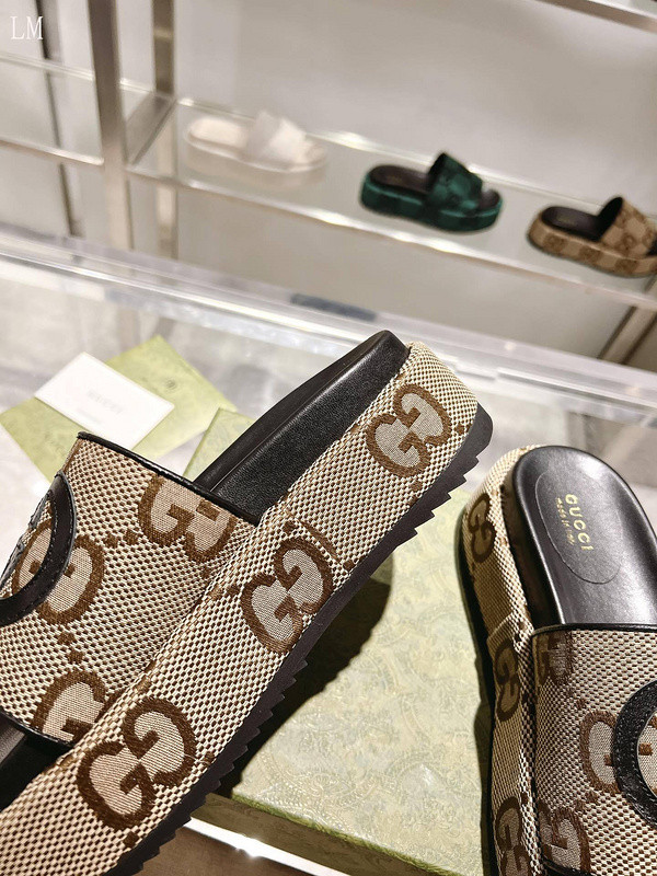 GUC LEATHER SLIDE