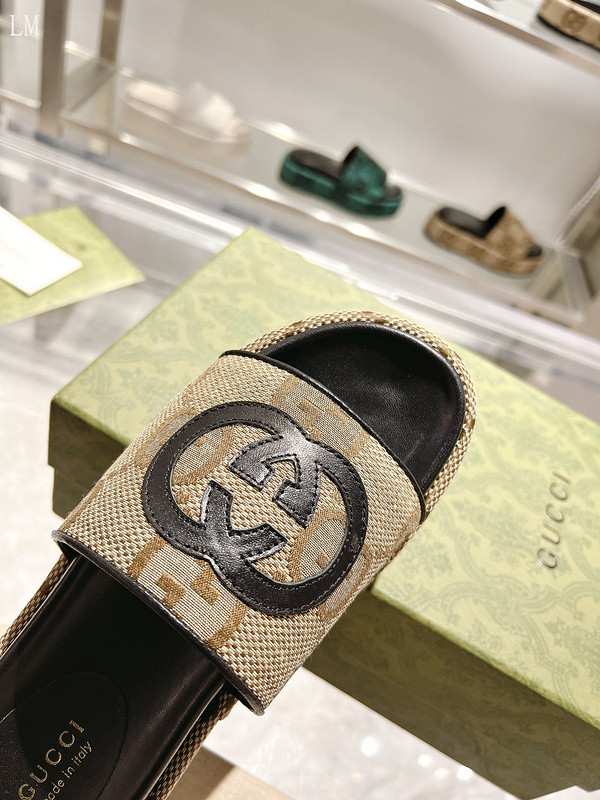 GUC LEATHER SLIDE
