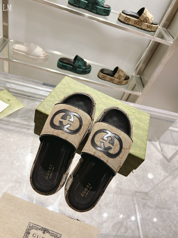 GUC LEATHER SLIDE