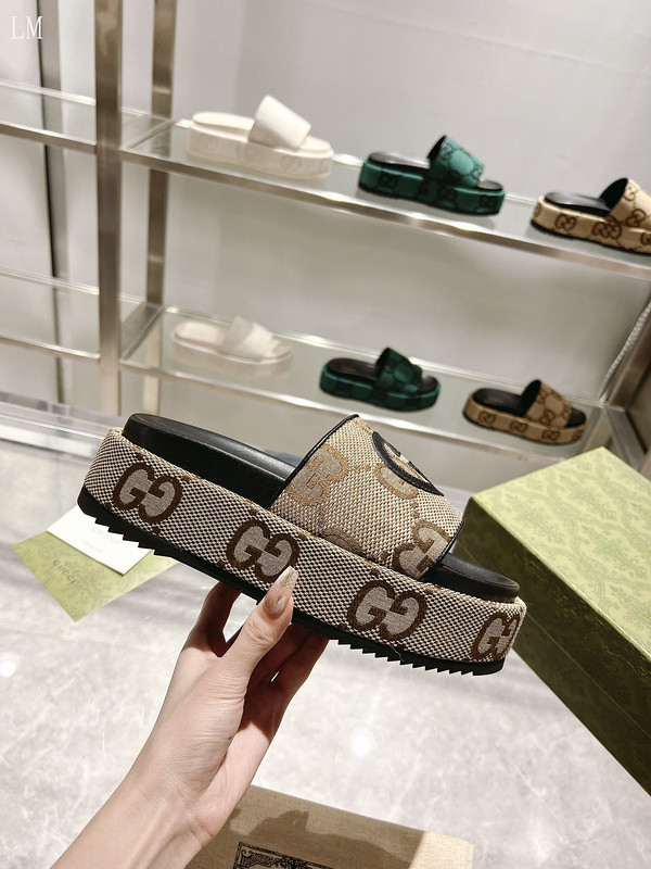 GUC LEATHER SLIDE