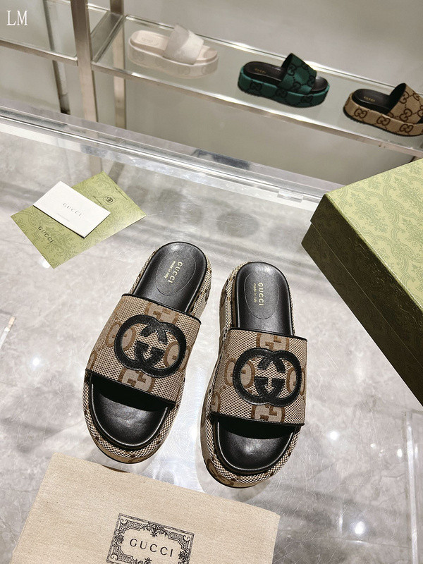 GUC LEATHER SLIDE