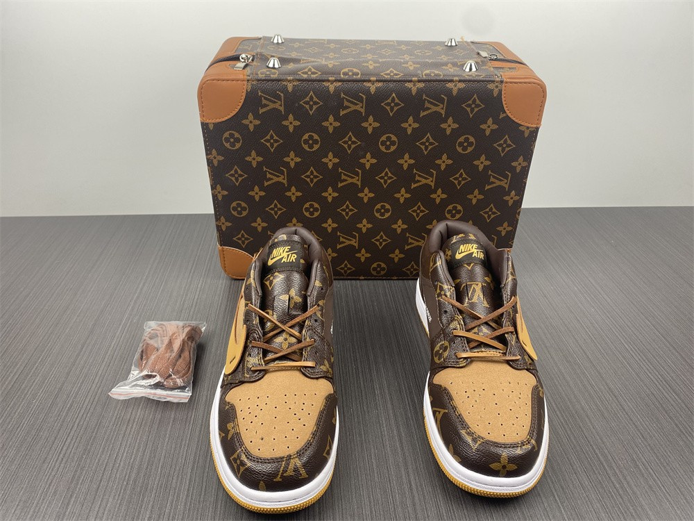 AIR JORDAN 1 LOW SNEAKERS