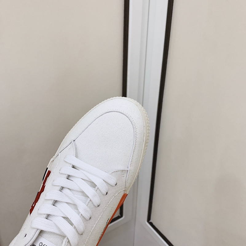 Off-White c/o Virgil Abloh