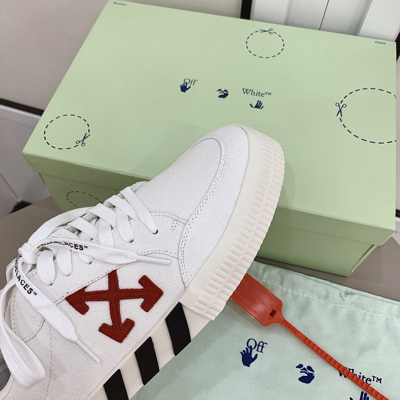 Off-White c/o Virgil Abloh