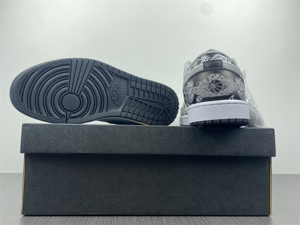 AIR JORDAN 1 LOW BLACK WHITE GREY 553558-040