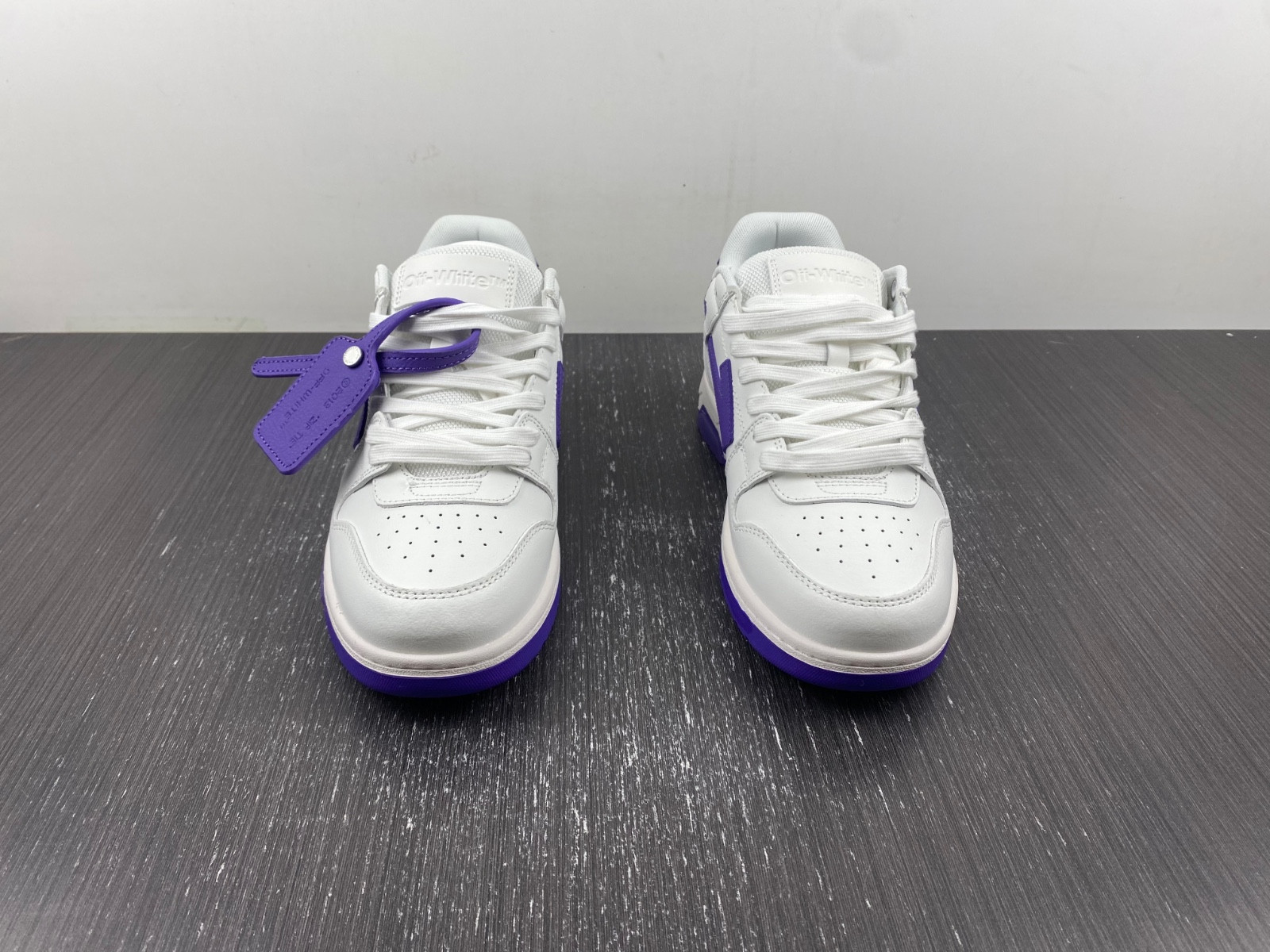 Off-White c/o Virgil Abloh