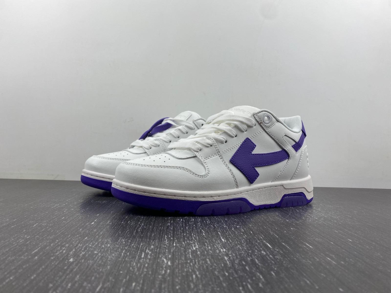 Off-White c/o Virgil Abloh