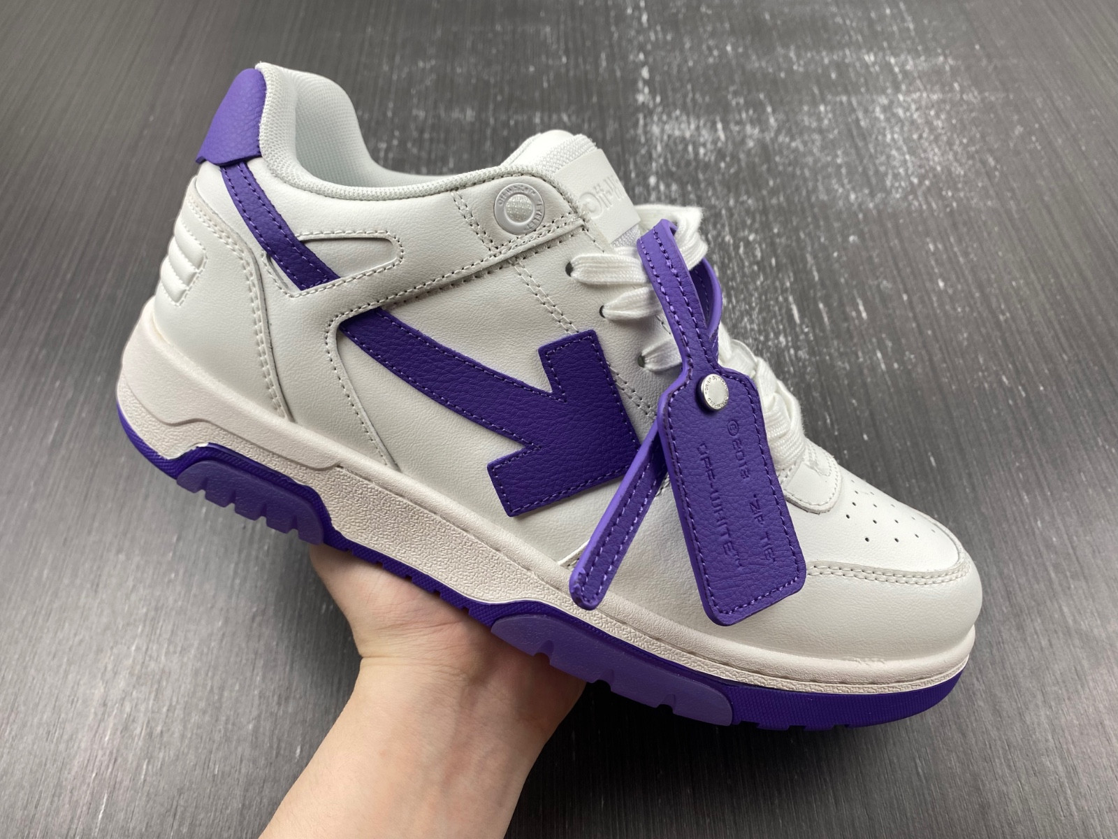 Off-White c/o Virgil Abloh