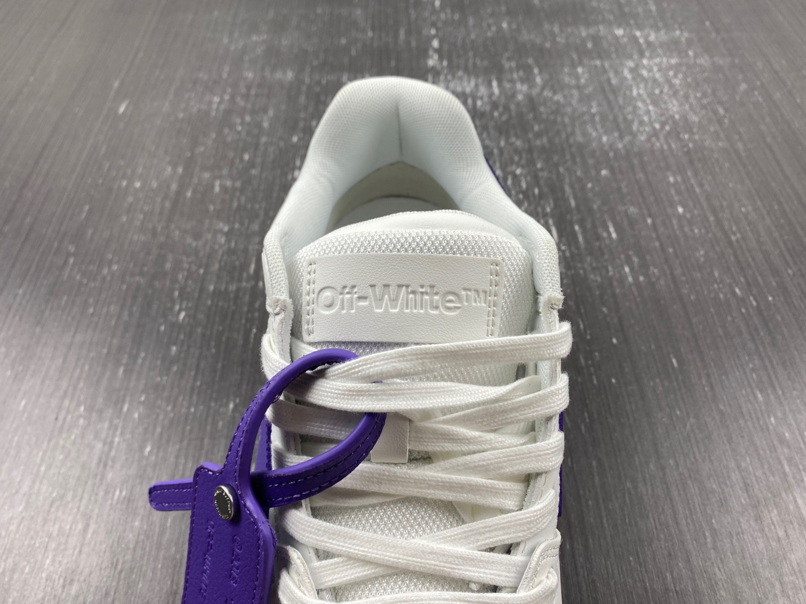Off-White c/o Virgil Abloh