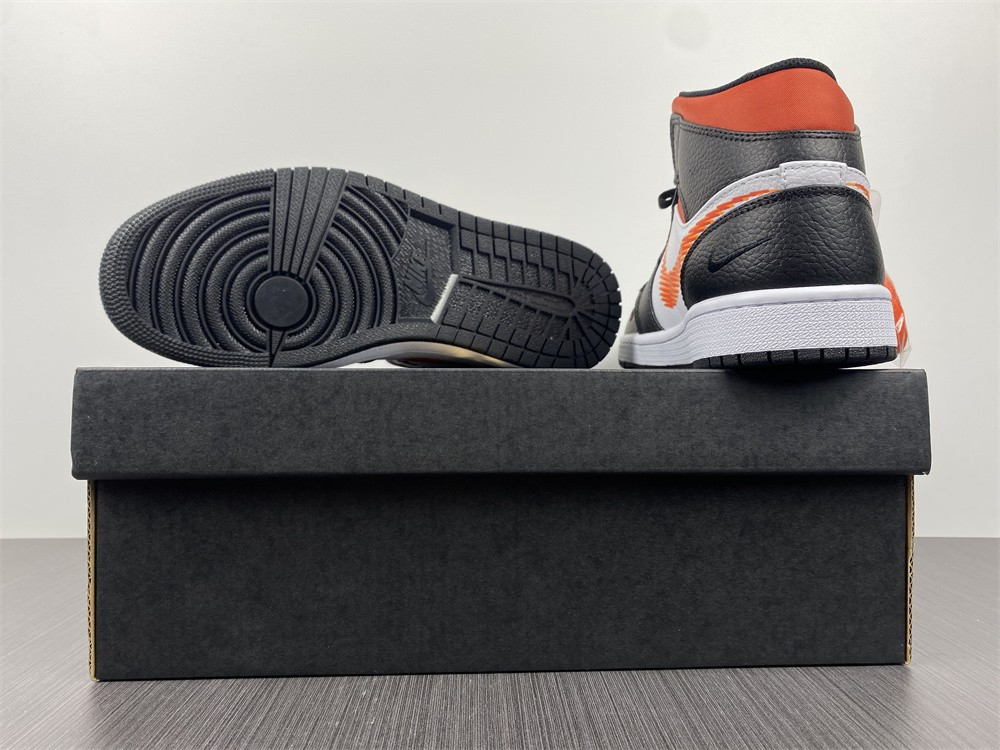 Jordan 1 Mid Zig Zag DN4929-100