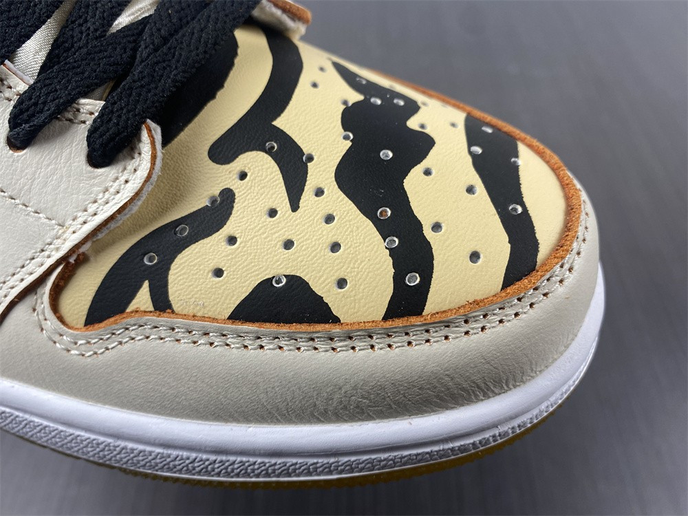 JORDAN 1 LOW OG YEAR OF THE TIGER DH6932-100
