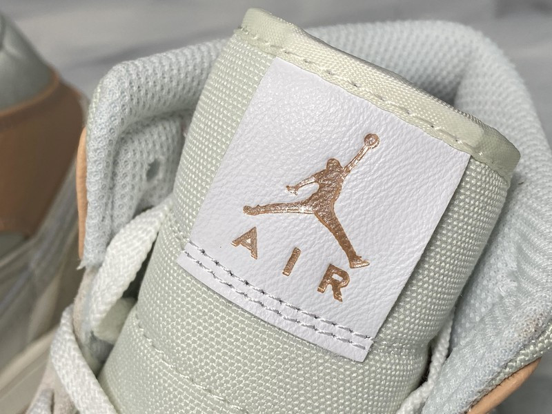 AIR JORDAN 1 MID 