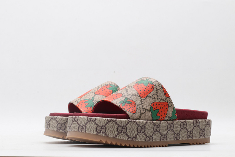 GUC LEATHER SLIDE
