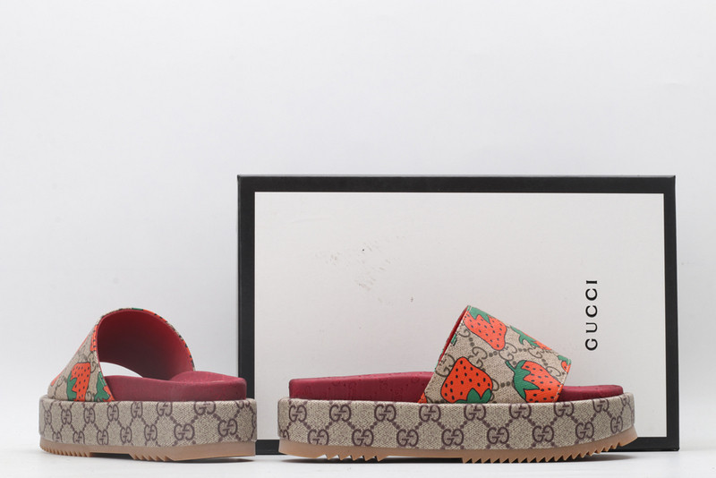 GUC LEATHER SLIDE