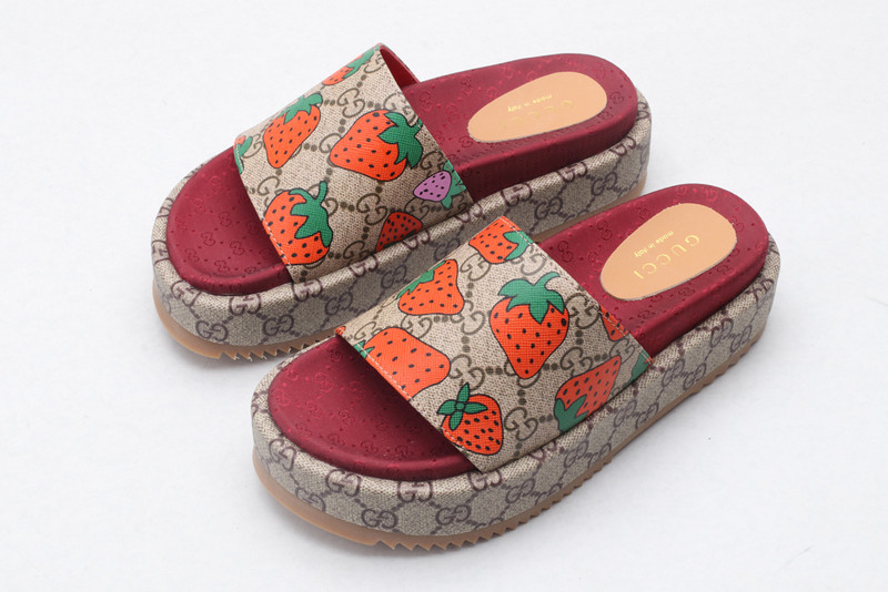 GUC LEATHER SLIDE