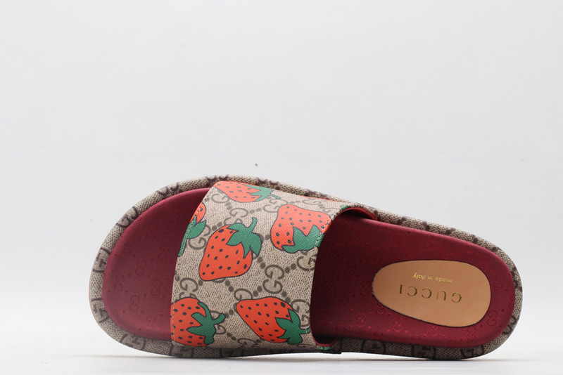 GUC LEATHER SLIDE