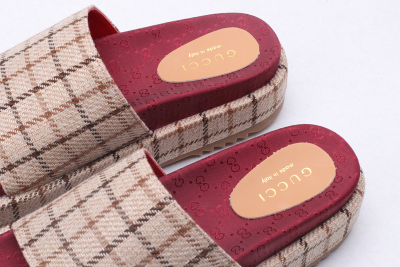 GUC LEATHER SLIDE