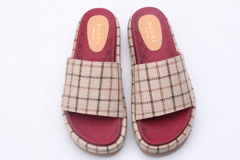 GUC LEATHER SLIDE