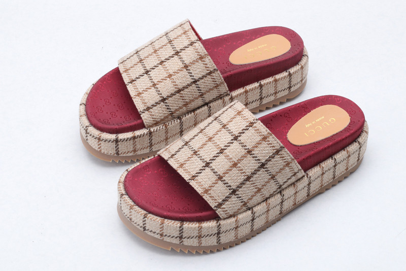 GUC LEATHER SLIDE
