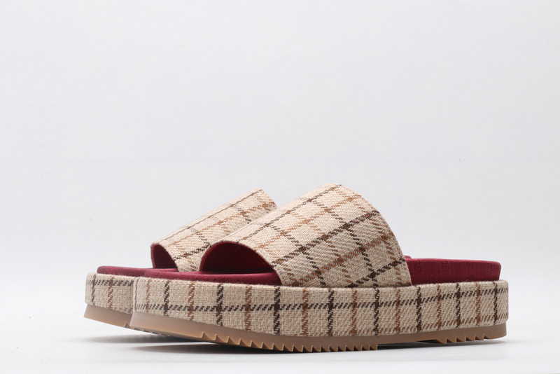 GUC LEATHER SLIDE