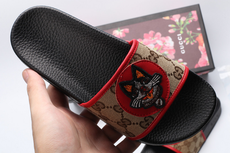 GUC LEATHER SLIDE