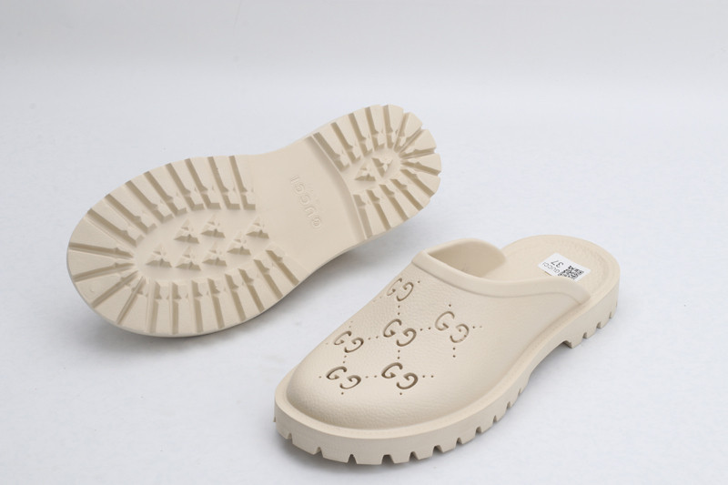 GUC LEATHER SLIDE