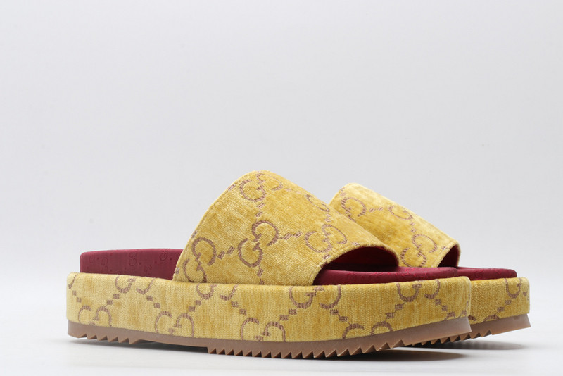 GUC LEATHER SLIDE