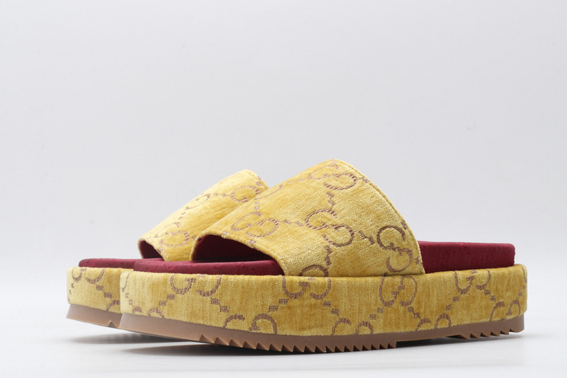 GUC LEATHER SLIDE