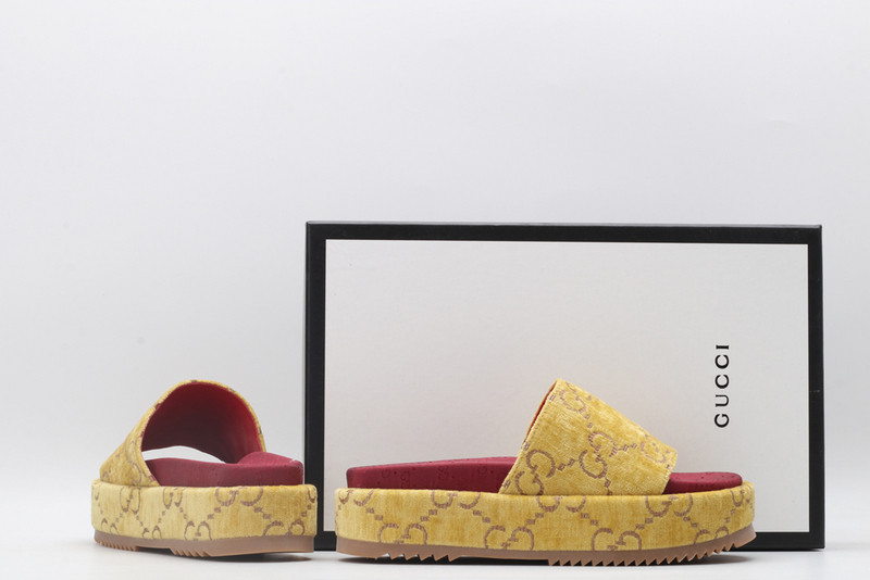 GUC LEATHER SLIDE