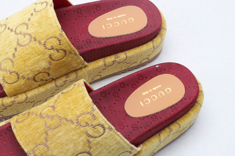 GUC LEATHER SLIDE