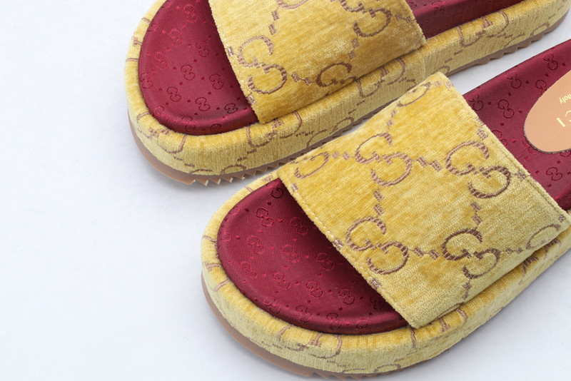 GUC LEATHER SLIDE