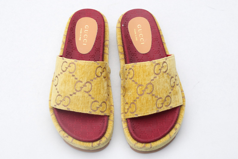 GUC LEATHER SLIDE
