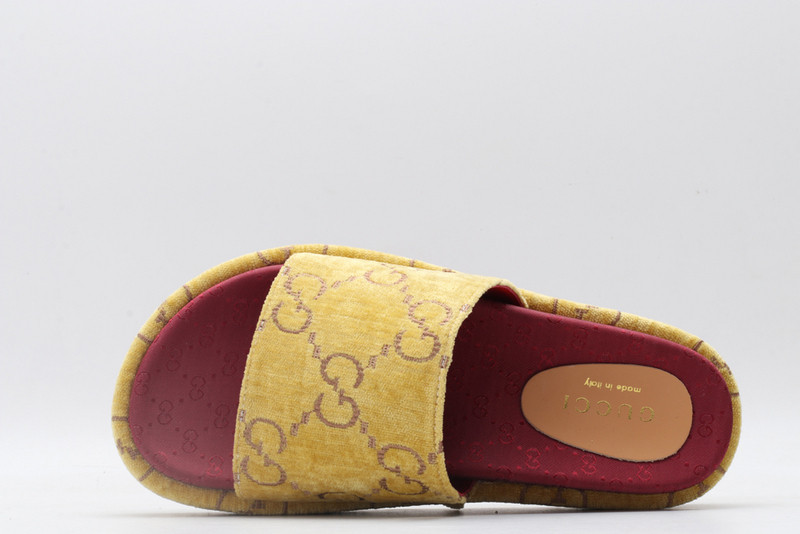 GUC LEATHER SLIDE