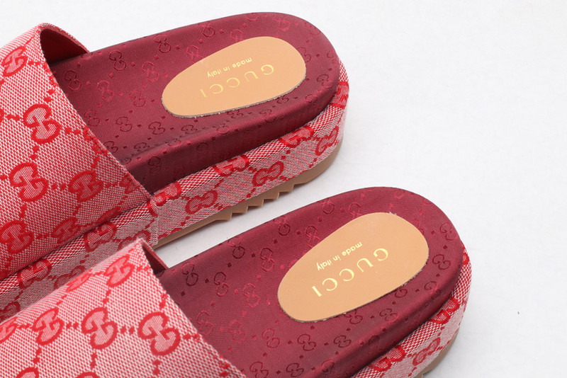 GUC LEATHER SLIDE