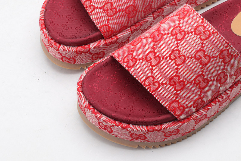 GUC LEATHER SLIDE