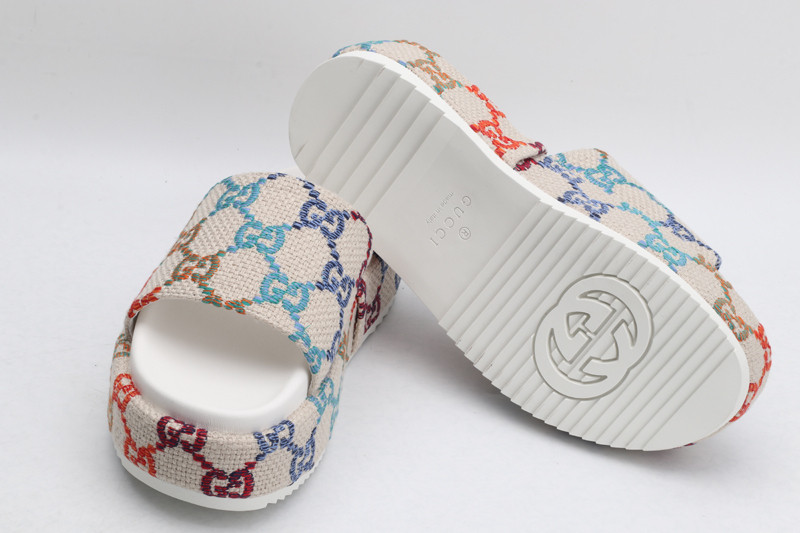 GUC LEATHER SLIDE
