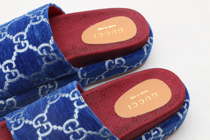 GUC LEATHER SLIDE