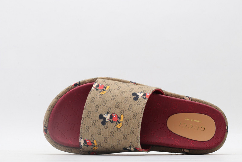 GUC LEATHER SLIDE