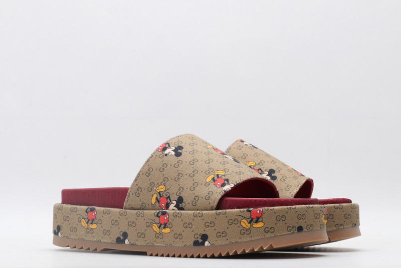 GUC LEATHER SLIDE